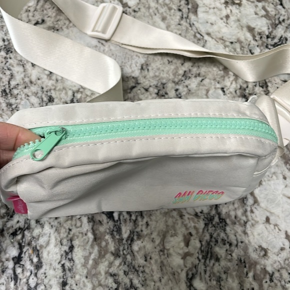 San Diego Padres City Connect Belt Bag - Picture 4 of 6